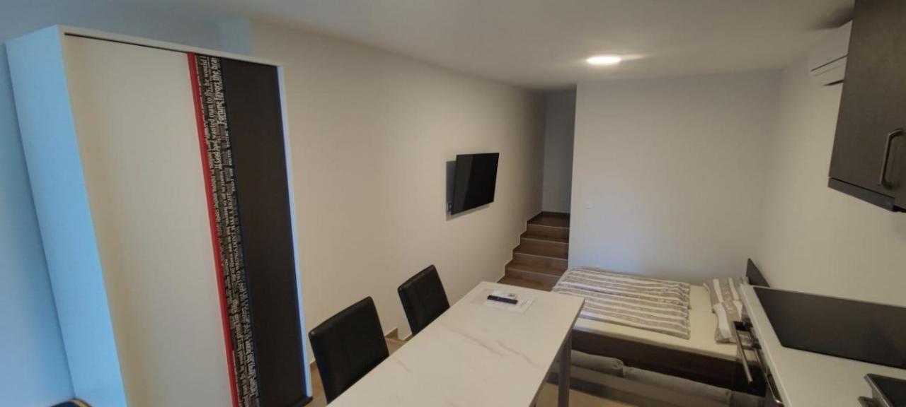 Studio Malinska, 30M From The Beach ภายนอก รูปภาพ